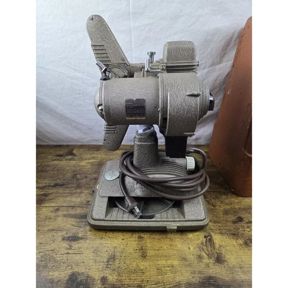 Revere Model 85 8mm film projector, excellent, works, beautiful, vintage